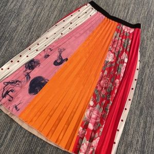 BEULAH pleated printed long skirt. Size L elastic waist